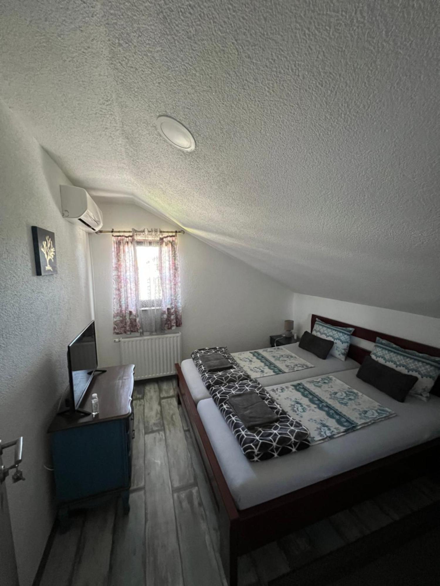 Prenociste-Sobe-Rooms-Aman Bihac Exterior photo